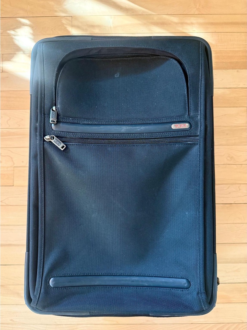 Tumi Black Soft-Shell Travel Spinner Roller